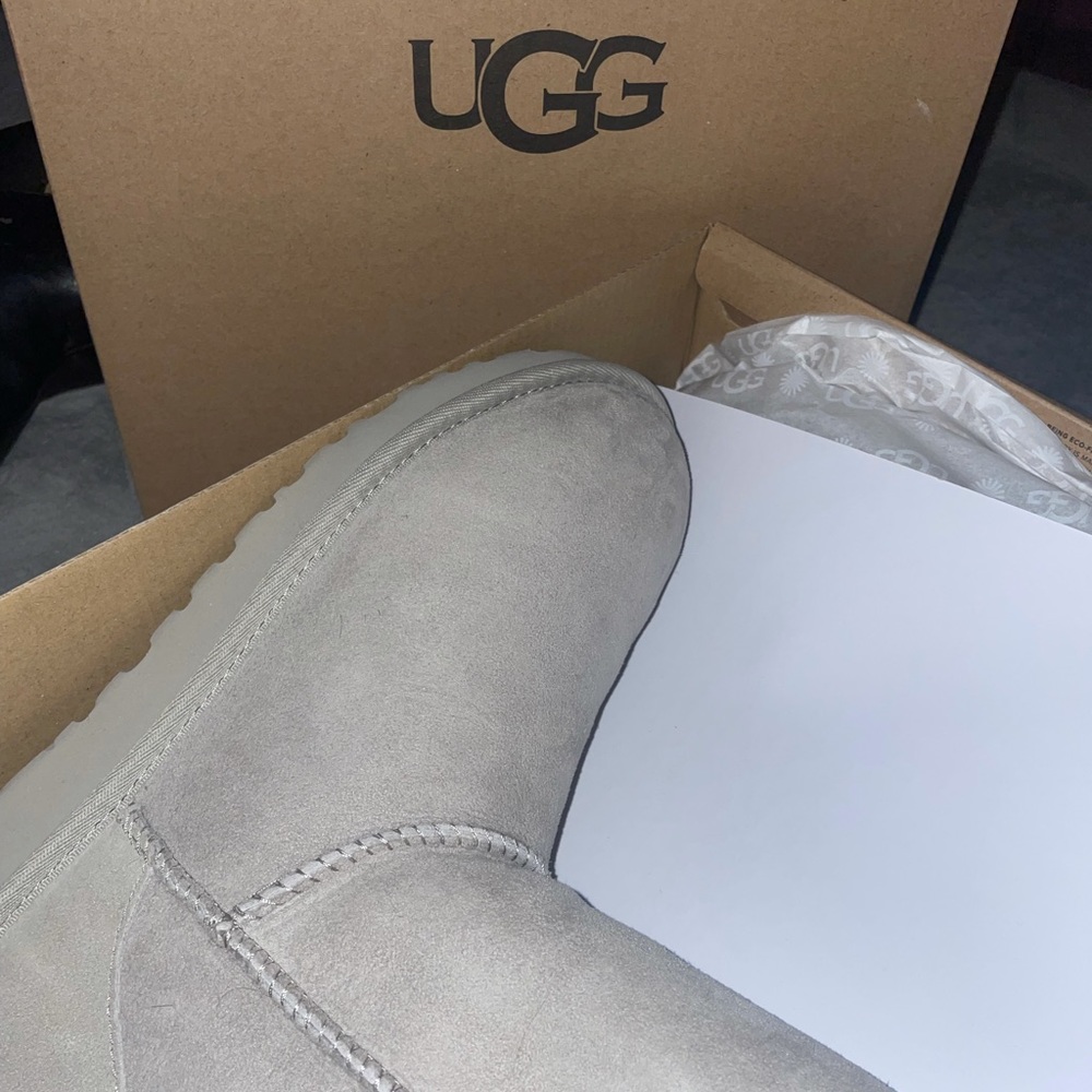 light grey and neón uggs
